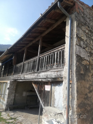 Porzione centrale suddivisa in 3 piani - V1490 foto-390293