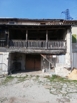 Porzione centrale suddivisa in 3 piani - V1490 foto-390296