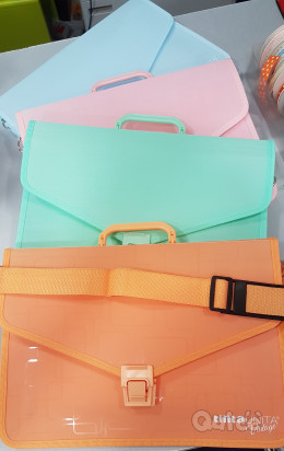 20% SCONTO VALIGETTE X SCUOLA CON TRACOLLA  EURO 9,95 INVECE DI 12,45 foto-392268