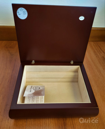 Scatola Portagioie in legno marrone scuro e argento foto-412665