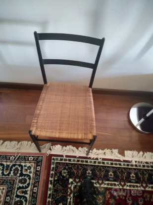 Vendo tavolo rotondo con quattro sedie. Anni sessanta. foto-425846