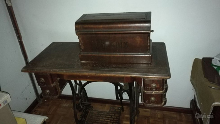 Macchina da cucire svizzera Phoenix del 1919 a pedale foto-27829