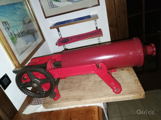 Insaccatrice d'epoca,da esposizione foto-7220