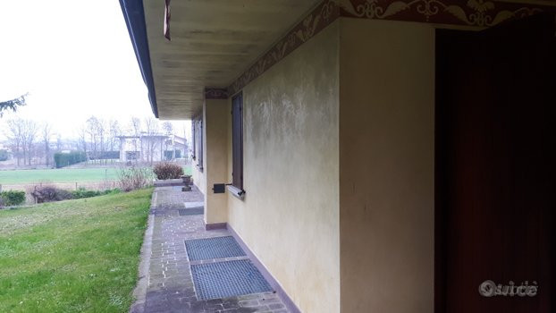 Villa unifamiliare con grande parco piantumato foto-44137