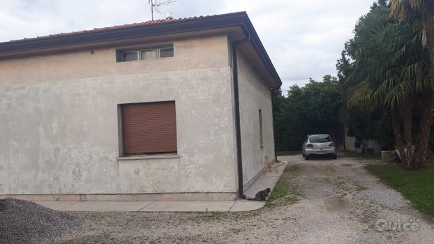 Casa singola con terreno edificabile foto-44187