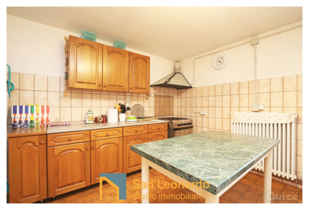 Villa di campagna disposta su tre piani, con ampio parco verde di oltre 1600mq foto-45416