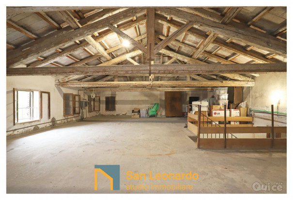 Villa di campagna disposta su tre piani, con ampio parco verde di oltre 1600mq foto-8044