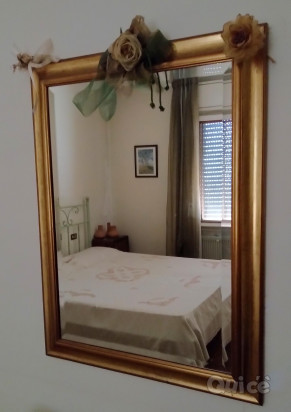 Specchio con preziosa cornice colore oro  foto-49188