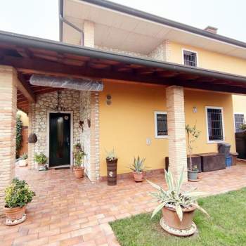 Bifamiliare in vendita a Ronco all'Adige (Verona)