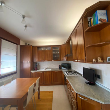 Vendo cucina con tavolo e sedie