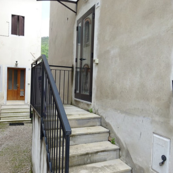 Porzione su tre livelli con scoperto - V1354