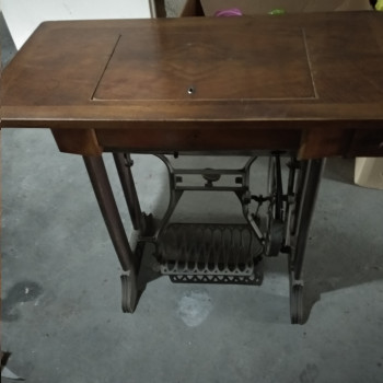 Antica macchina per cucire 