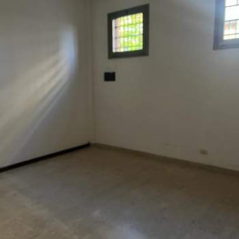 Negozio in vendita a Modena (Modena)