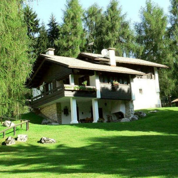 SPLENDIDA VILLA SINGOLA CON AMPIO GIARDINO - NEVEGAL, BELLUNO