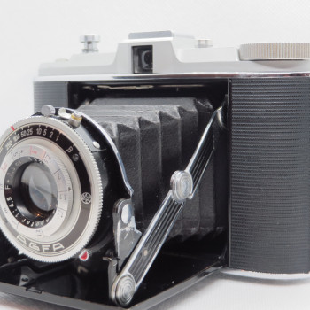 Fotocamera Agfa Jsolette del 1946 revisionata e in ottimo stato.