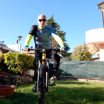 donna/signora per passeggiate in mountain-bike