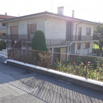 Vendesi villino unifamiliare