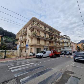 Appartamento in vendita a Taggia (Imperia)