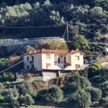 Casa a schiera in vendita a Taggia (Imperia)