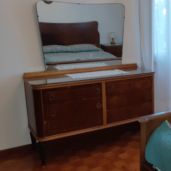 Camera da letto anni ‘50 in legno lavorato