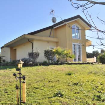 Villa in vendita a Aprilia (Latina)