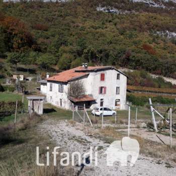 Villa in vendita a Ala (Trento)