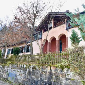 Villa in vendita a Calceranica al Lago (Trento)