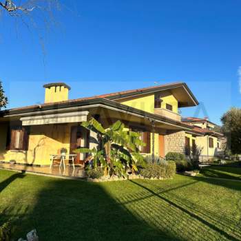 Villa in vendita a Rezzato (Brescia)