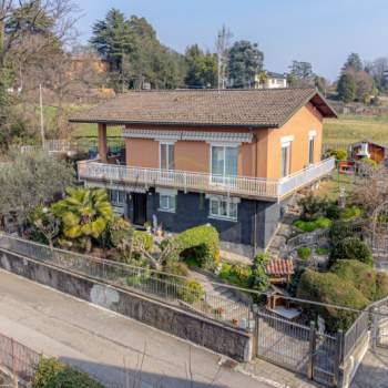 Villa in vendita a Capiago Intimiano (Como)