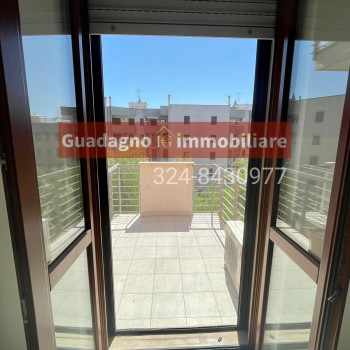 Lecce zona Conservatorio trilocale arredato con box 