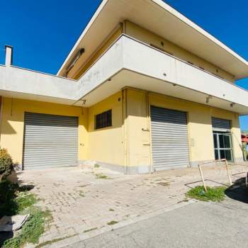 Magazzino in vendita a Pescara (Pescara)