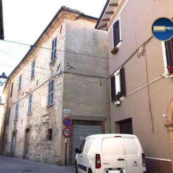 Palazzo in vendita a Arcevia (Ancona)