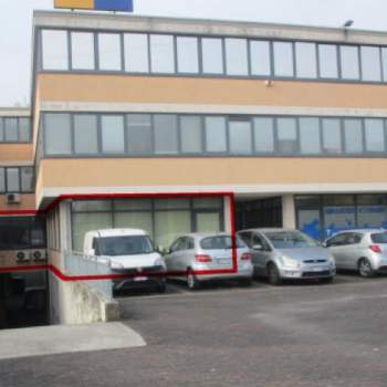 Negozio in vendita a Romano d'Ezzelino (Vicenza)