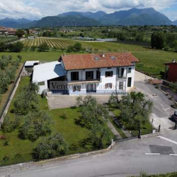 Villa in vendita a Puegnago del Garda (Brescia)