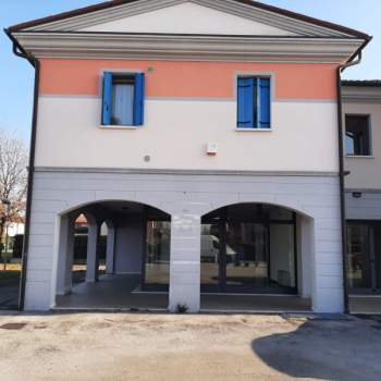 Negozio in vendita a Loria (Treviso)