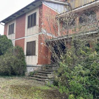 Casa singola in vendita a Serravalle di Chienti (Macerata)