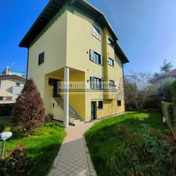 Villa in vendita a Desenzano del Garda (Brescia)