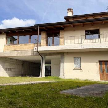 Casa singola in vendita a Vernasca (Piacenza)