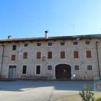 Rustico in vendita a Chiopris-Viscone (Udine)