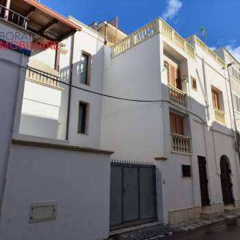 Palazzo in vendita a Porto Cesareo (Lecce)