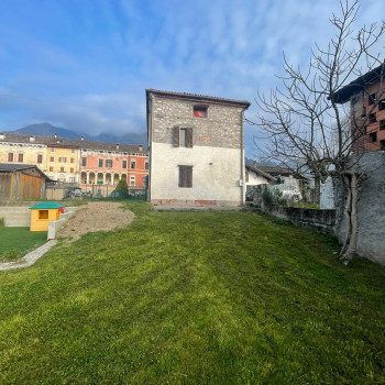 Casa di testa abitabile da restaurare