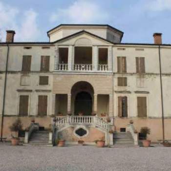 Villa in vendita a Curtatone (Mantova)