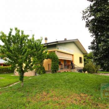 Casa singola in vendita a Santa Maria la Longa (Udine)