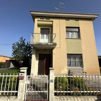 Casa singola in vendita a Mirandola (Modena)