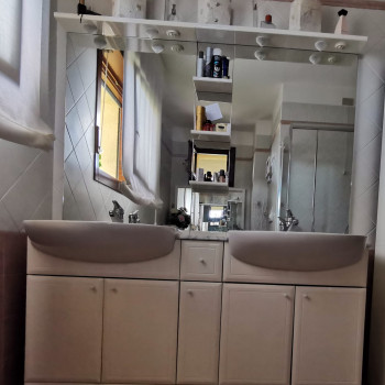 Vendo mobile bagno con 2 lavabi, 2 specchi, piano in marmo