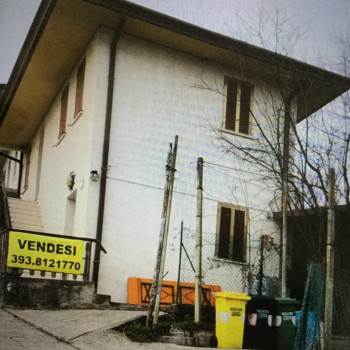 Vendo casa con terreno zona collinare