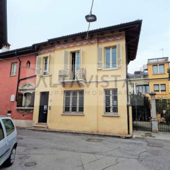 Palazzo in vendita a Brescia (Brescia)