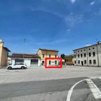 Negozio in vendita a Quistello (Mantova)