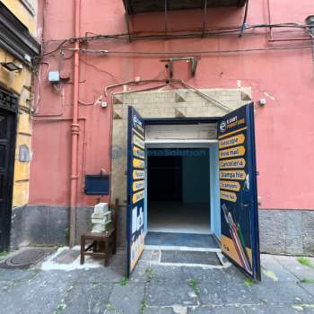 Negozio in affitto a Napoli (Napoli)