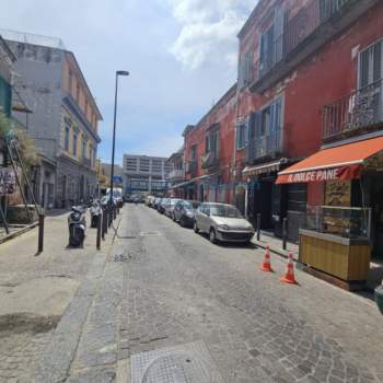 Negozio in affitto a Napoli (Napoli)